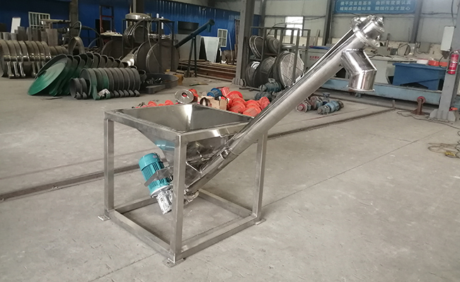 ls螺旋輸送機(jī)：型號(hào)齊全，結(jié)構(gòu)簡(jiǎn)單，占地面積小，輸送能力強(qiáng)。